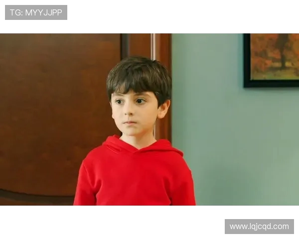 萌娃连败三球怒摔球拍 教练暖心引导化解情绪风暴